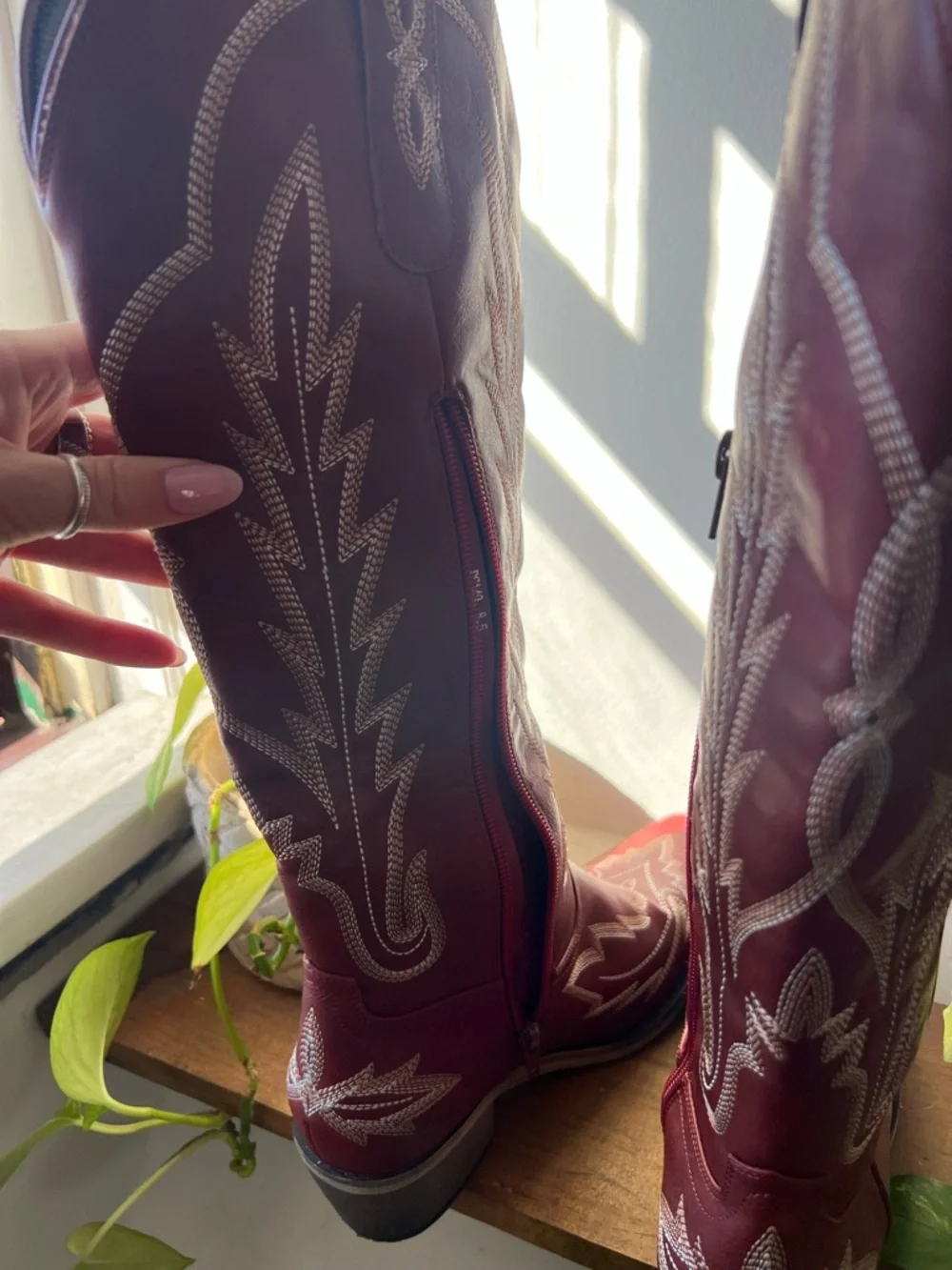 Women's Tall Burgundy Western Boots - Picture 5 of 6